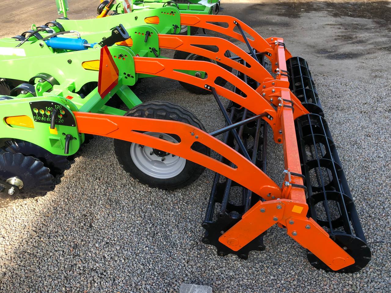 Причіпна дискова борона з тандемним котком