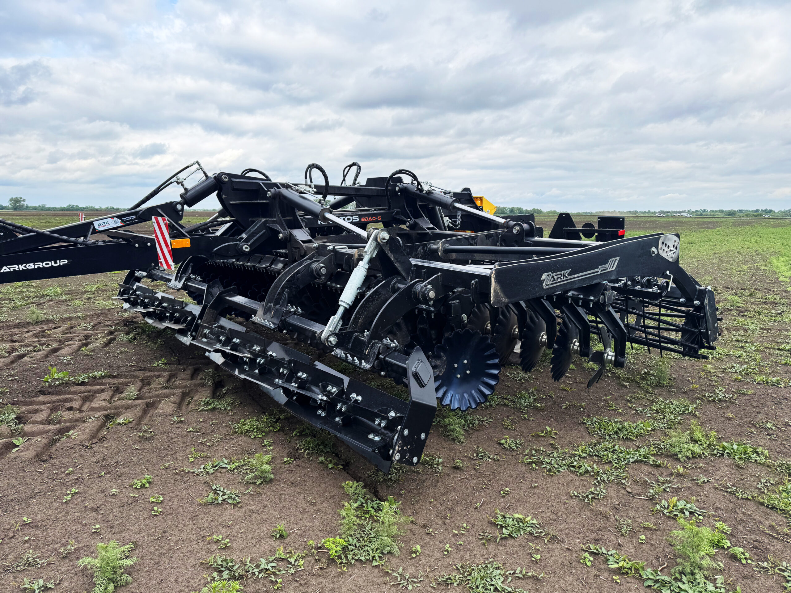 Дискова борона KRATOS з рублячим котком