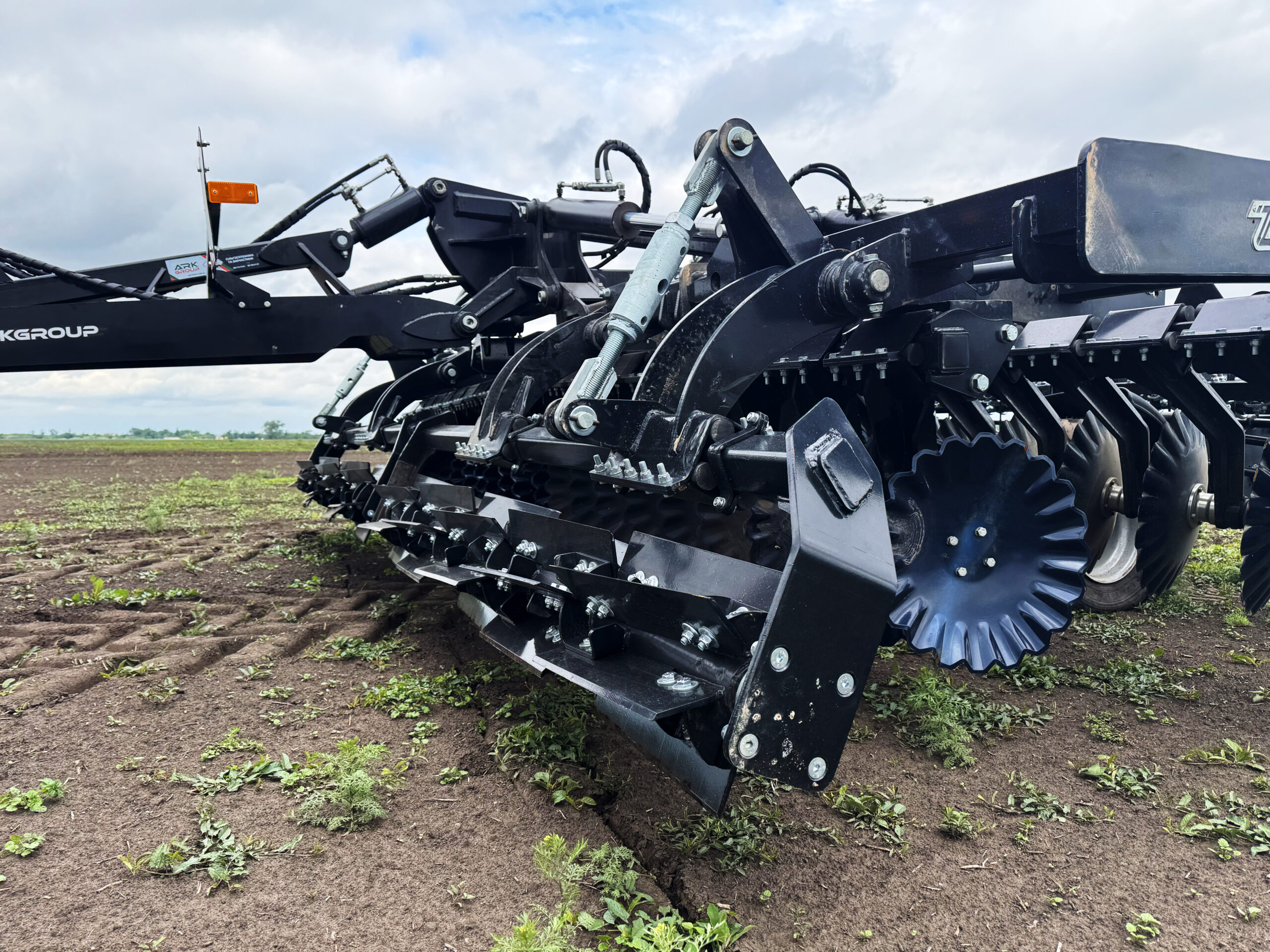 Дискова борона KRATOS з рублячим котком